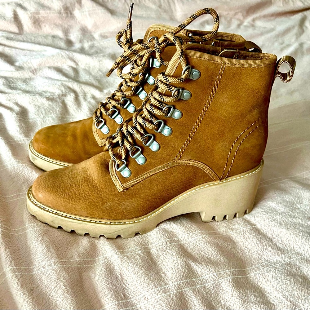 EUC, Dolce Vita Huey Hikers in color Whiskey/Nubuck, Sz 9